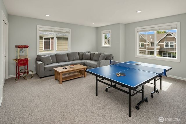 27534 SE 28th Place, Sammamish, WA 98075
