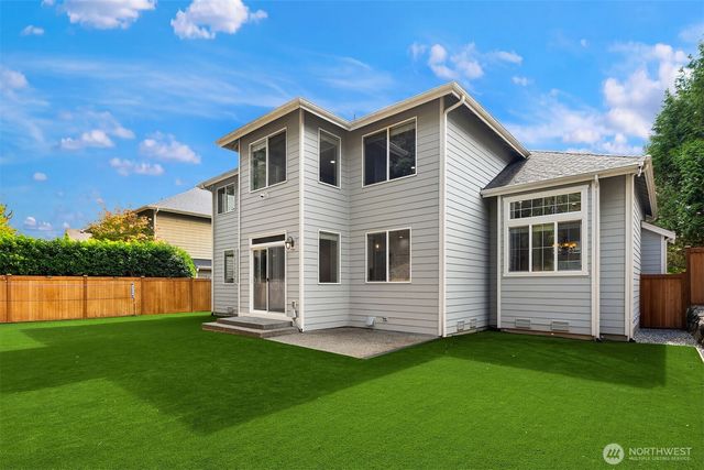 27534 SE 28th Place, Sammamish, WA 98075