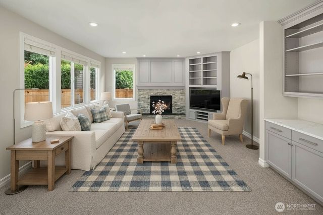 27534 SE 28th Place, Sammamish, WA 98075