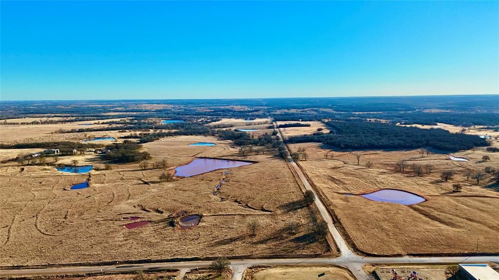 Image 1 of property listing at 1 Wilshire Drive, Mcloud, OK 74851