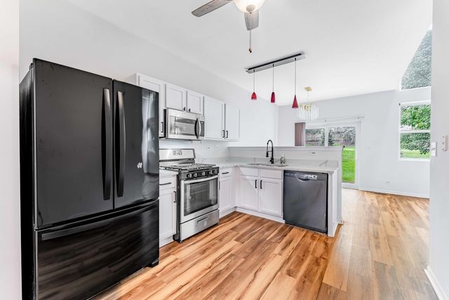 2525 Looking Glass Court, Aurora, IL 60502