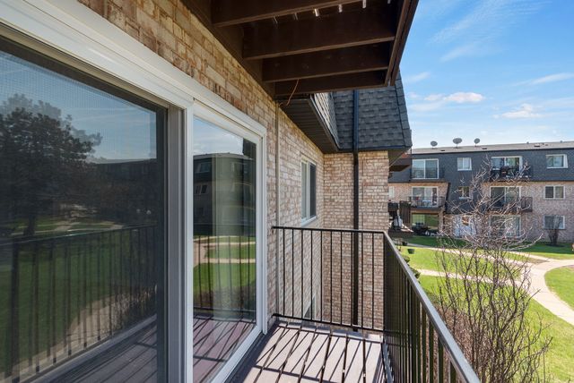 9446 Bay Colony Drive 2S, Des Plaines, IL 60016