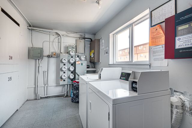 9446 Bay Colony Drive 2S, Des Plaines, IL 60016