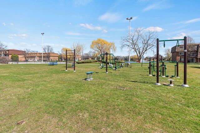 9446 Bay Colony Drive 2S, Des Plaines, IL 60016