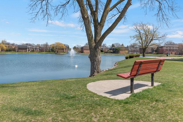 9446 Bay Colony Drive 2S, Des Plaines, IL 60016