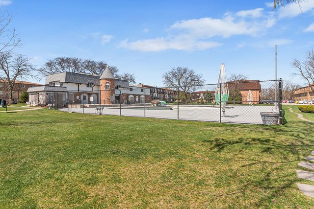 9446 Bay Colony Drive 2S, Des Plaines, IL 60016