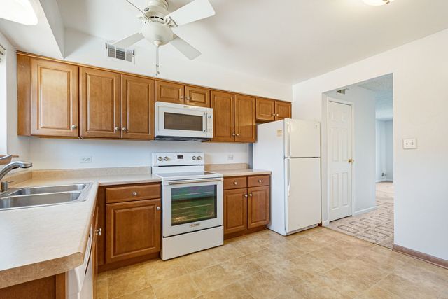 9446 Bay Colony Drive 2S, Des Plaines, IL 60016