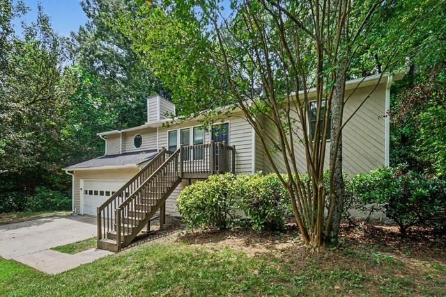 2511 Deerfield Drive NW, Kennesaw, GA 30144