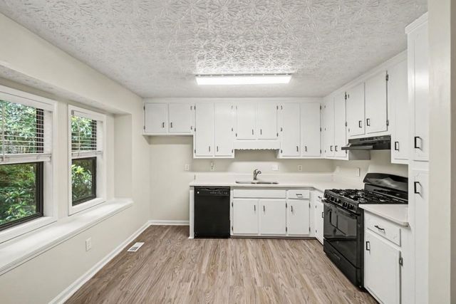 2511 Deerfield Drive NW, Kennesaw, GA 30144