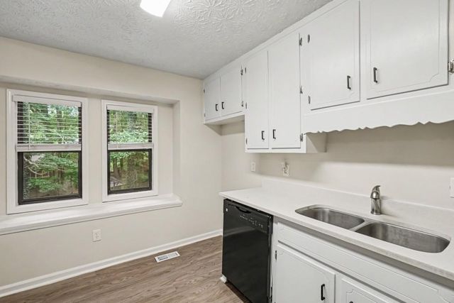 2511 Deerfield Drive NW, Kennesaw, GA 30144