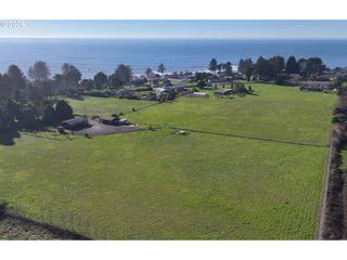 15717 GOSHEN Ln, Brookings, OR 97415