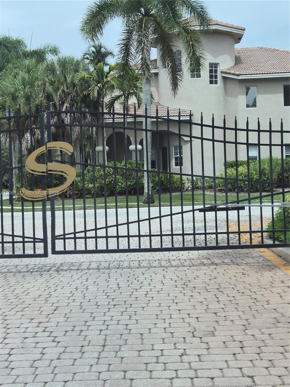 11770 NW 2nd Street, Plantation, FL 33325