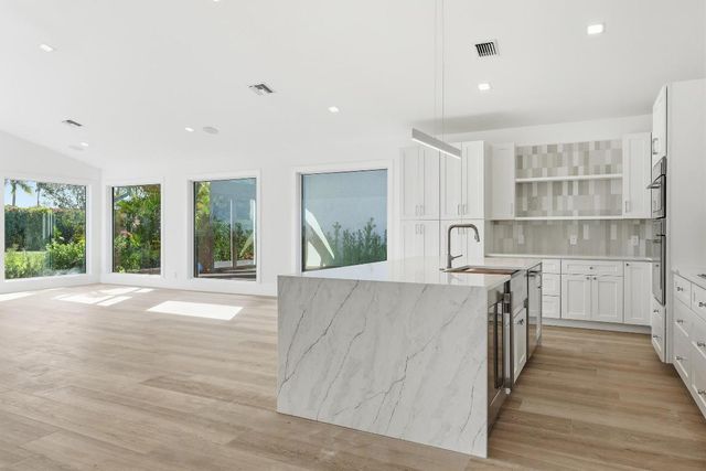 13878 Palm Grove Place, Palm Beach Gardens, FL 33418