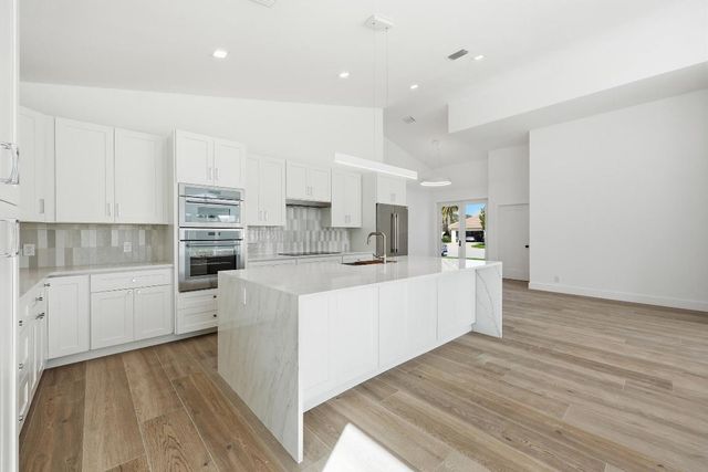 13878 Palm Grove Place, Palm Beach Gardens, FL 33418