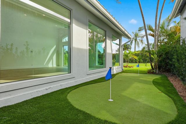 13878 Palm Grove Place, Palm Beach Gardens, FL 33418