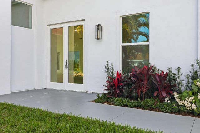 13878 Palm Grove Place, Palm Beach Gardens, FL 33418