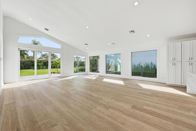 13878 Palm Grove Place, Palm Beach Gardens, FL 33418