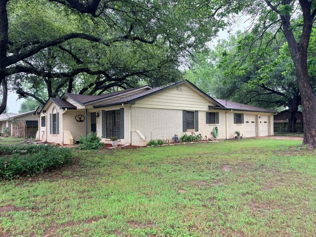 405 Rose Marie Boulevard, Hearne, TX 77859