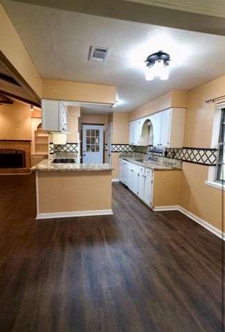 405 Rose Marie Boulevard, Hearne, TX 77859