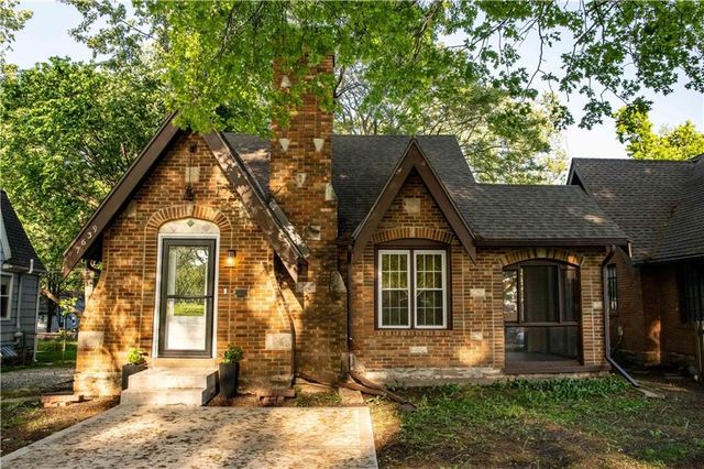 7639 Holmes Road, Kansas City, MO 64131