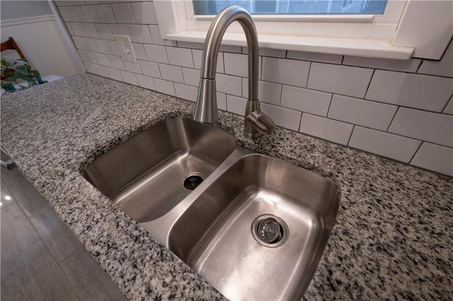 7639 Holmes Road, Kansas City, MO 64131