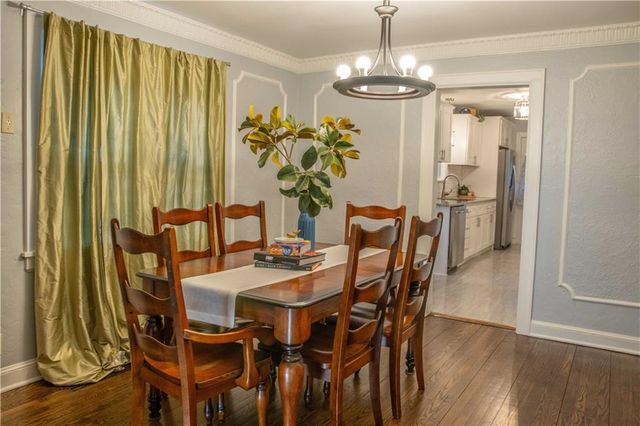 7639 Holmes Road, Kansas City, MO 64131