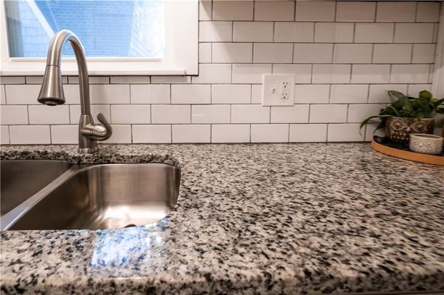 7639 Holmes Road, Kansas City, MO 64131