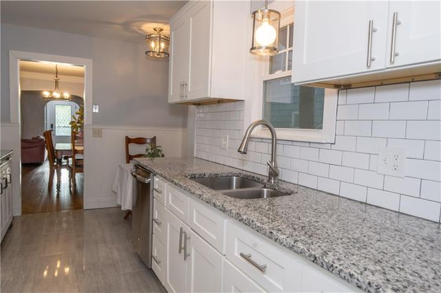 7639 Holmes Road, Kansas City, MO 64131