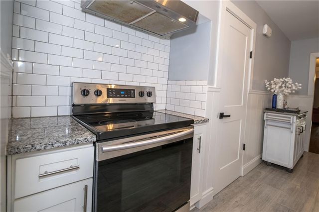 7639 Holmes Road, Kansas City, MO 64131