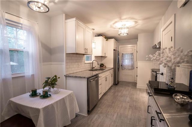 7639 Holmes Road, Kansas City, MO 64131