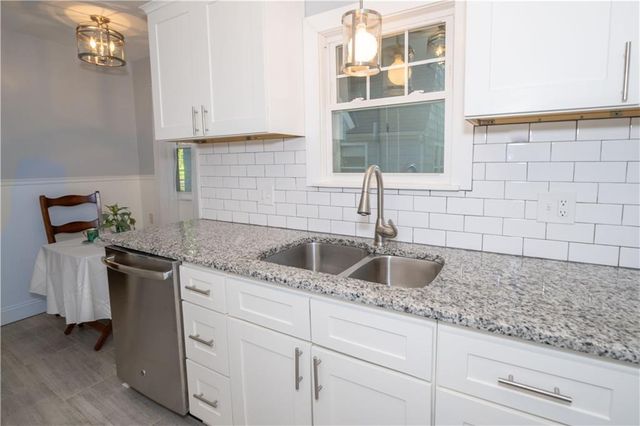 7639 Holmes Road, Kansas City, MO 64131