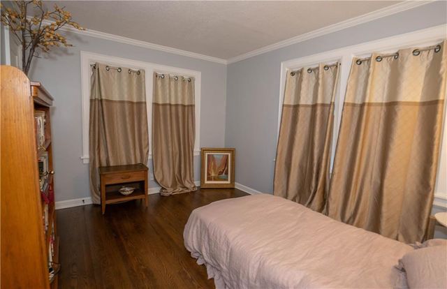 7639 Holmes Road, Kansas City, MO 64131