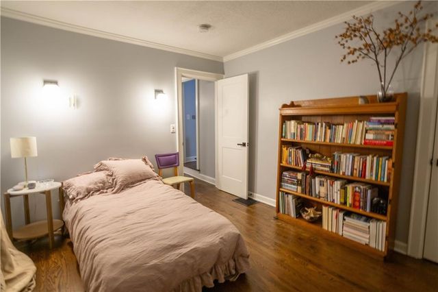 7639 Holmes Road, Kansas City, MO 64131