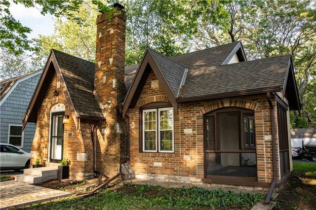 7639 Holmes Road, Kansas City, MO 64131