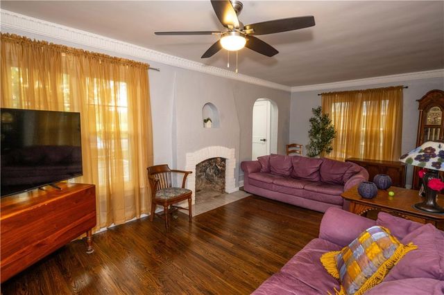 7639 Holmes Road, Kansas City, MO 64131