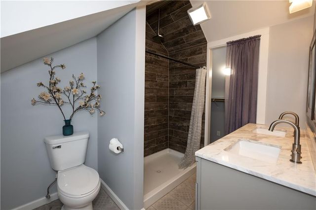 7639 Holmes Road, Kansas City, MO 64131