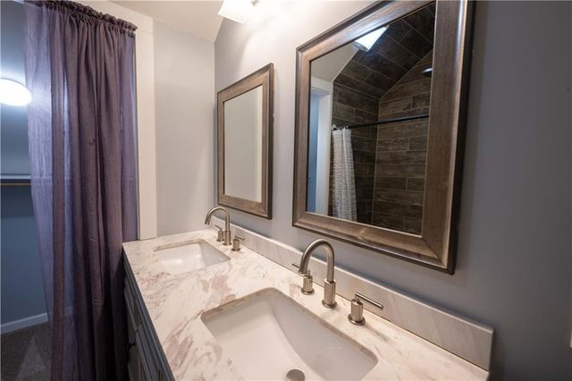 7639 Holmes Road, Kansas City, MO 64131