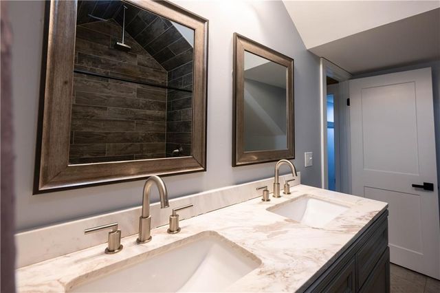 7639 Holmes Road, Kansas City, MO 64131