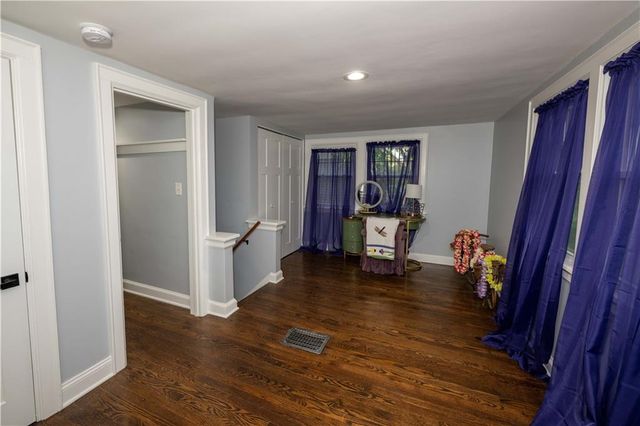 7639 Holmes Road, Kansas City, MO 64131