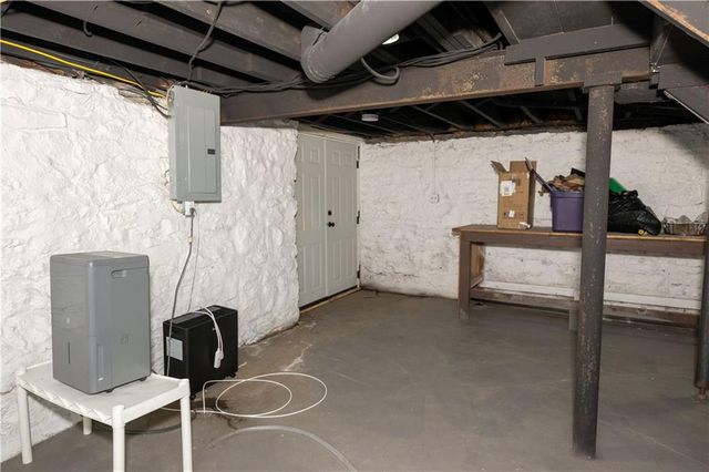 7639 Holmes Road, Kansas City, MO 64131