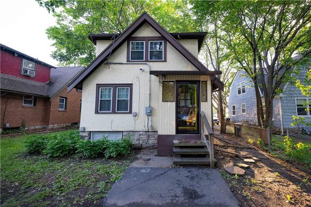 7639 Holmes Road, Kansas City, MO 64131