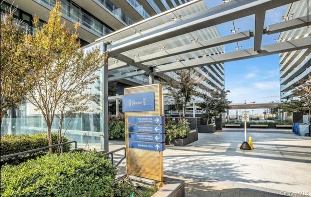 131-01 40th Road PH2P, Flushing, NY 11354