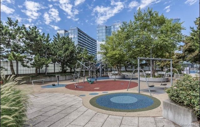 131-01 40th Road PH2P, Flushing, NY 11354