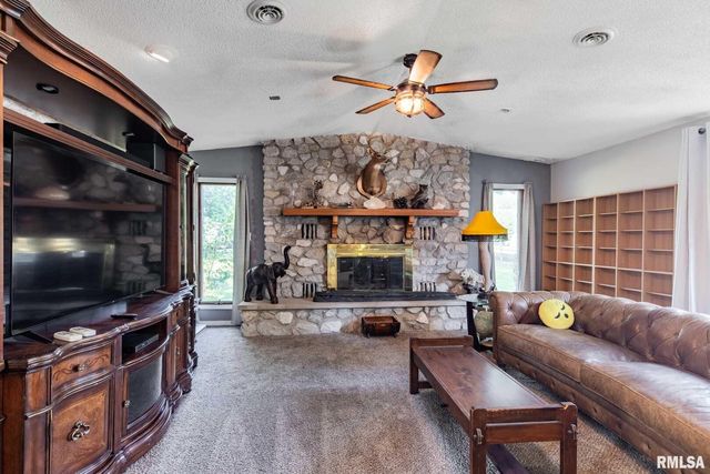 708 E Candy Cane Lane, Westfrank, IL 62896