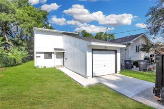 1356 E 17th Court, Des Moines, IA 50316