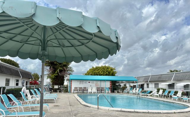 16 PLYMOUTH A, West Palm Beach, FL 33417