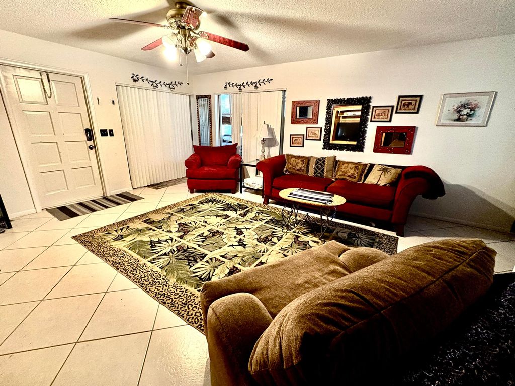 16 PLYMOUTH A, West Palm Beach, FL 33417