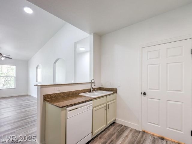 10001 Peace Way 2272, Las Vegas, NV 89147