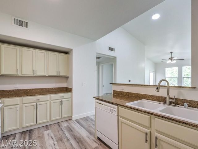 10001 Peace Way 2272, Las Vegas, NV 89147