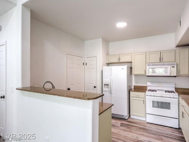 10001 Peace Way 2272, Las Vegas, NV 89147